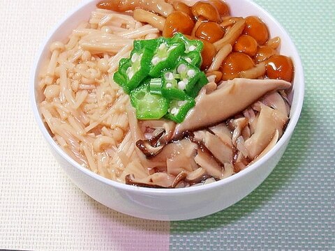 3種のきのこ丼☆ねばねば仲間のオクラを添えて